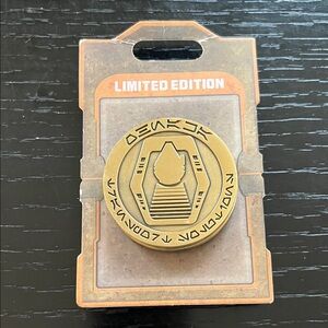 Disney Star Wars Galaxy’s Edge Black Spire Outpost hinged pin LE 3000 (SW-15)
